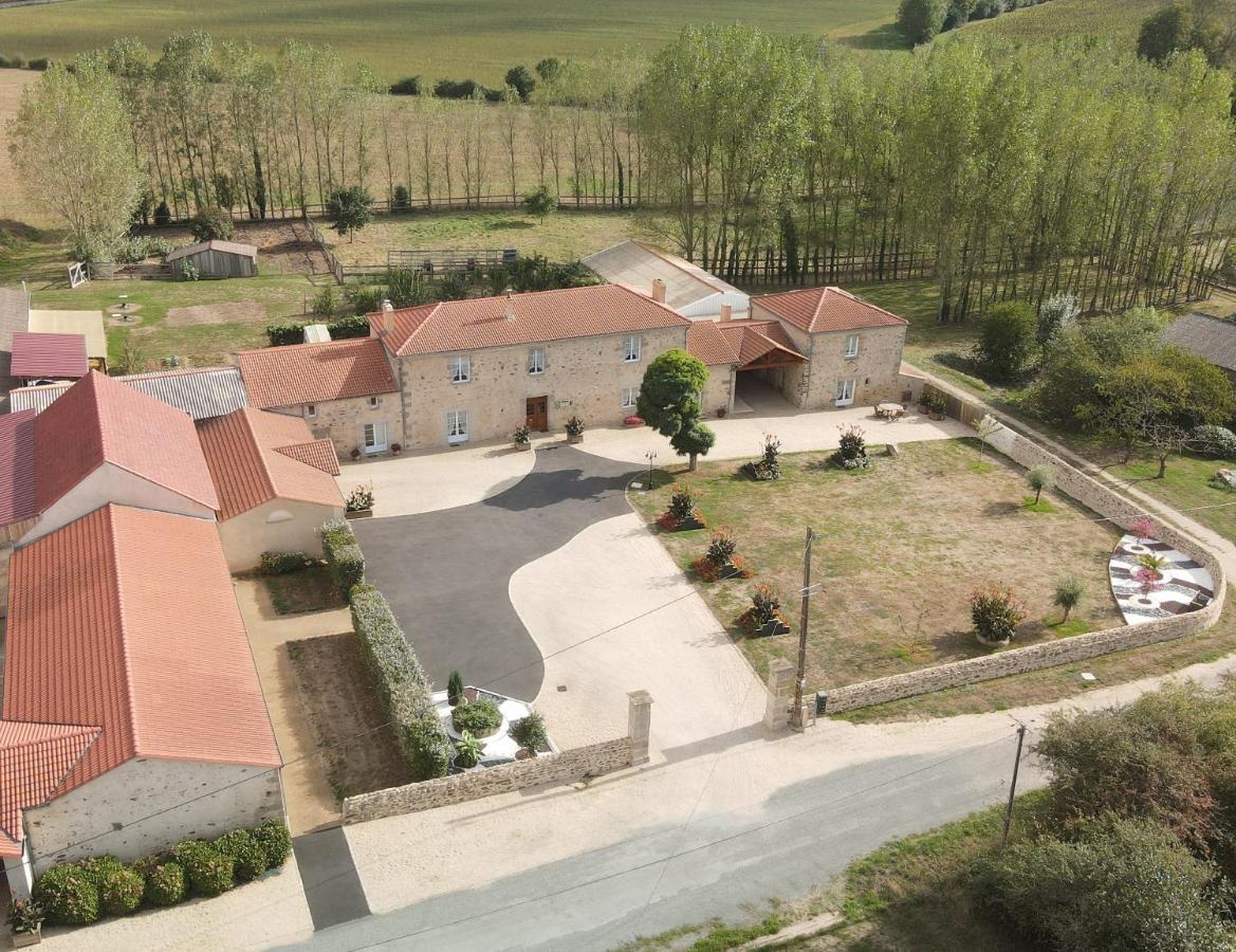 Le Logis Du Chateau Vieillevigne Luaran gambar
