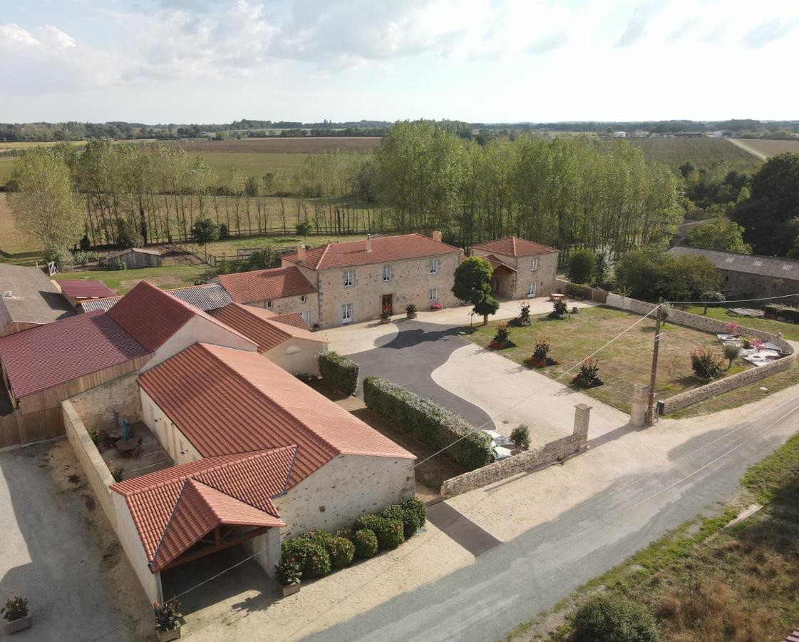 Le Logis Du Chateau Vieillevigne Luaran gambar