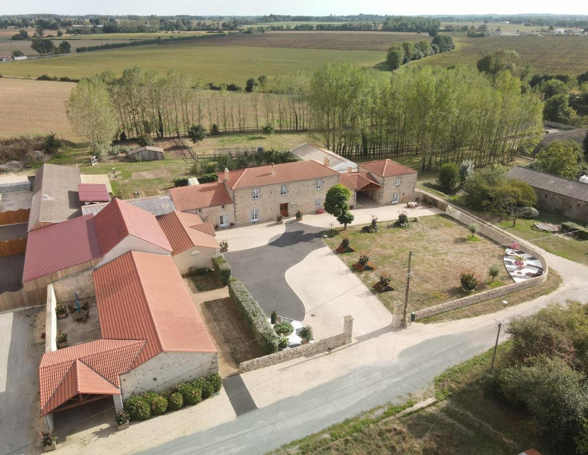 Le Logis Du Chateau Vieillevigne Luaran gambar