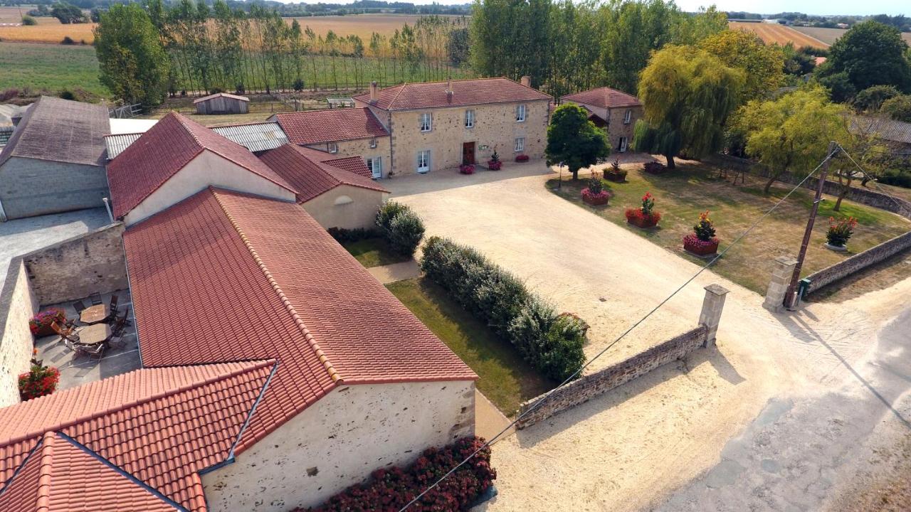 Le Logis Du Chateau Vieillevigne Luaran gambar