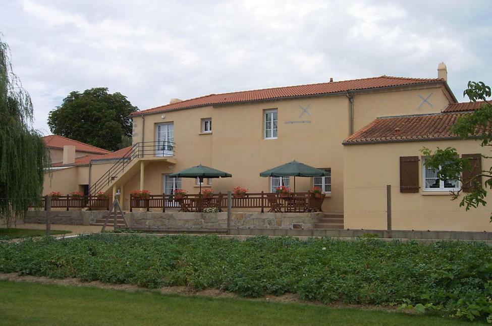 Le Logis Du Chateau Vieillevigne Luaran gambar