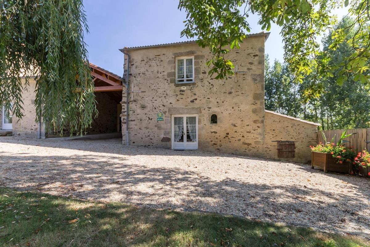 Le Logis Du Chateau Vieillevigne Luaran gambar